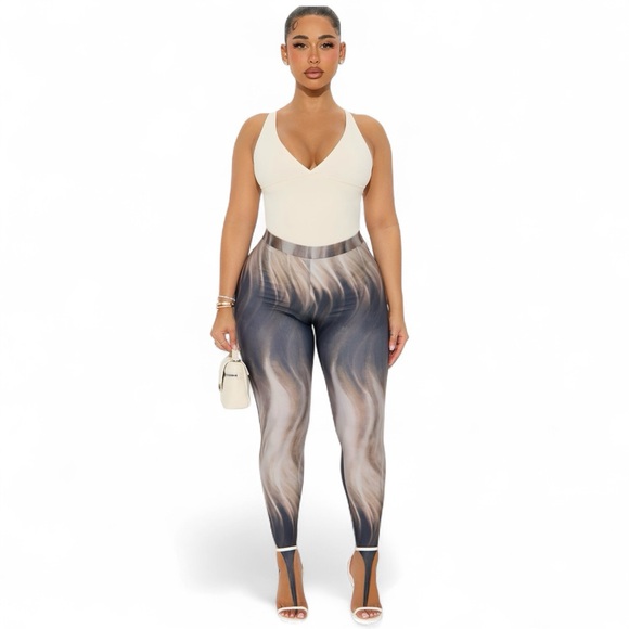 Ashantii Abstract Tricot Stirrup Legging - Brown/combo
S - Picture 1 of 3